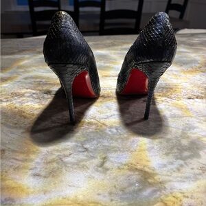 Elegant Blue metallic snakeskin heels